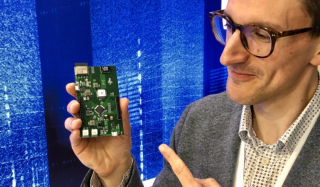 Jérôme Schruyers et un de ses prototypes de nez électronique