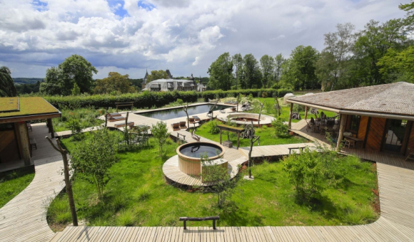 En plus du château, le Domaine de Ronchinne propose des hébergements plus insolites © Ivan Verzar