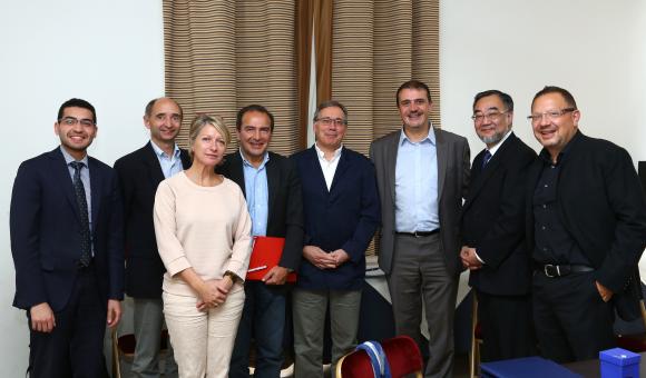Signature d'un accord de coopération portant sur les biotechnologies et la médecine 
