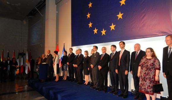 The President of the Republic of Peru, Mr Pedro Pablo Kuczynski and his wife, the Ambassador of the Permanent Delegation of the European Union to Peru, the Ambassadors of European Member States