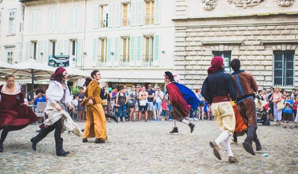 Street artists in Avignon