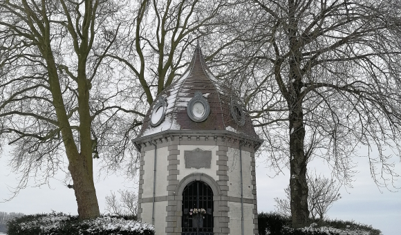 Chapelle Notre-Dame du Cerisier, à Lombise, dans le Hainaut