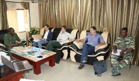 La délégation de la DGD en entretien avec la Coordination Nationale de l'IGMVSS, en présence de l'Administrateur des Programmes de l'APEFE