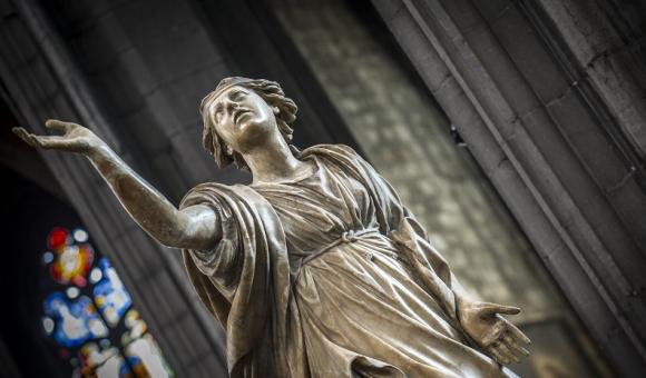 Statue de Du Broeucq à la Collégiale Sainte-Waudru