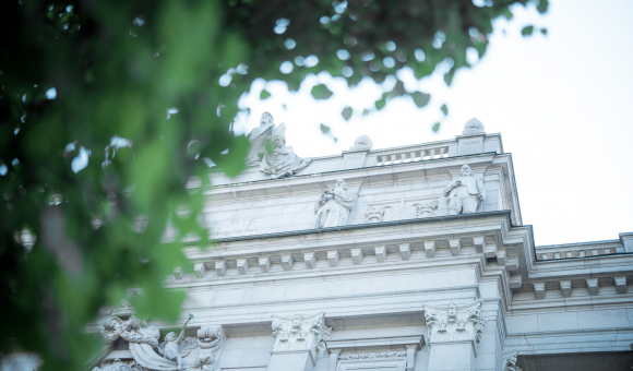 Détail de la facade du Parlement suédois avec la statue de Louis de Geer représentant la bourgeoisie © J. Van Belle - WBI