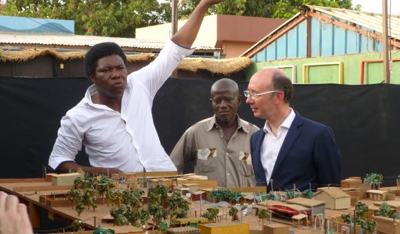 Rudy Demotte et le directeur burkinabé de l'Irrigation