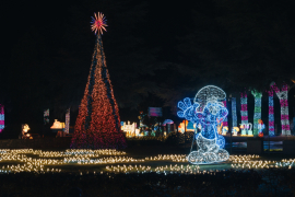 La "Garden of lights – Les Schtroumpfs" est installée au Château de Rixensart © Agence Voilà - Garden of Lights