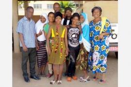 6 stagiaires de 3ème année au Centre de santé de MATERI au nord-ouest du Bénin, accompagnés de 3 enseignants de l’IFSIO (c) Apefe 6 stagiaires de 3ème année au Centre de santé de MATERI au nord-ouest du Bénin, accompagnés de 3 enseignants de l’IFSIO (c) Apefe