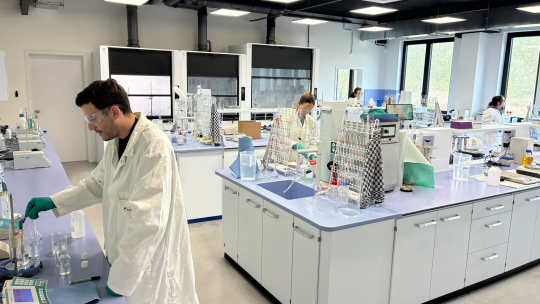 Centre_for_Food_Safety_Excellence_Kersia_-_Laboratory-Kersia-Kersia-4204-1920px.JPG